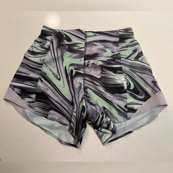 Lululemon Hotty Hot High-Rise Short 4" *Special Edition Paint Glide Warp Multi 4 - Picture 7 of 9